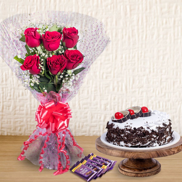 Roses & Cake With Chocolate